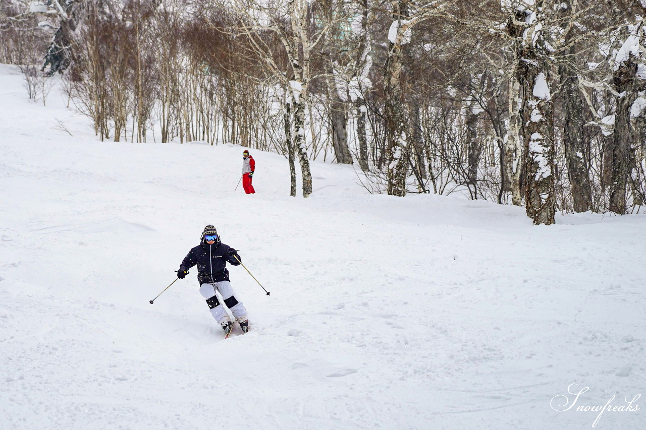 札幌国際スキー場 積雪たっぷり 300cm。コンディション良好なゲレンデでモーグル女子 ・畑田繭さんとコブコブセッション！